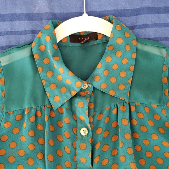 Light comfy Egde dressy polka-dot button up - Picture 3 of 4